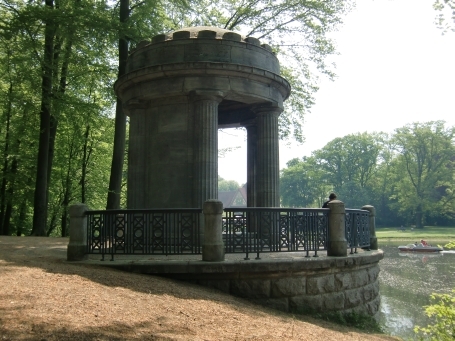 Krefeld-Bockum : Hüttenallee, Krefelder Stadtwald, Deuß-Tempel